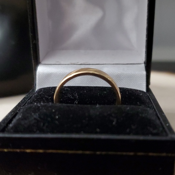 14K Gold Solid Minimalist Sturdy Wedding Ring - Picture 2 of 8